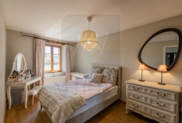 5 min Etoy et 10 min de Morges - Propriété villageoise de charme rénovée, avec piscine