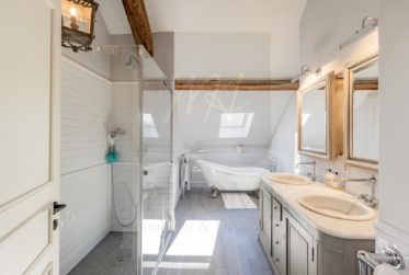 5 min Etoy et 10 min de Morges - Propriété villageoise de charme rénovée, avec piscine